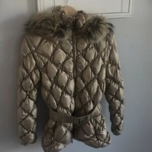 Beautiful down jacket.